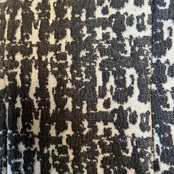 Like new Sabie Black texture print zip front bomber jacket - Picture 6 of 8